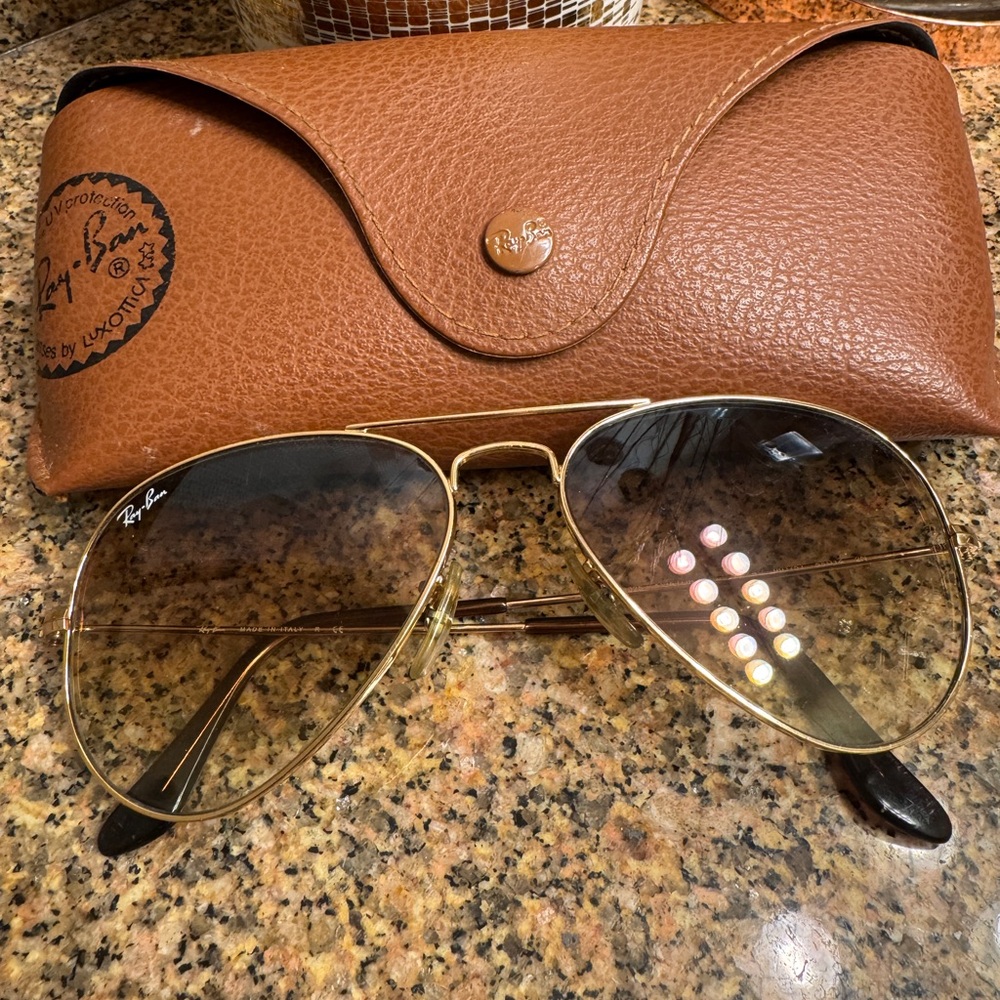 Ray-Ban Classic Aviator Sunglasses in Gold with Brown Gradient Lenses#3025 /case